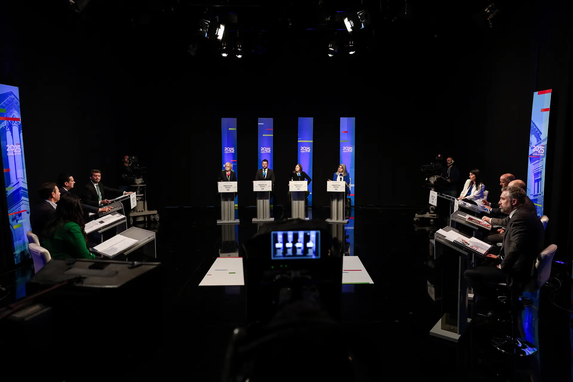 Pedro Nuno e Montenegro disponíveis para consenso na Justiça, mas Spinumviva e apagão põem todos contra o Governo no Debate da Rádio