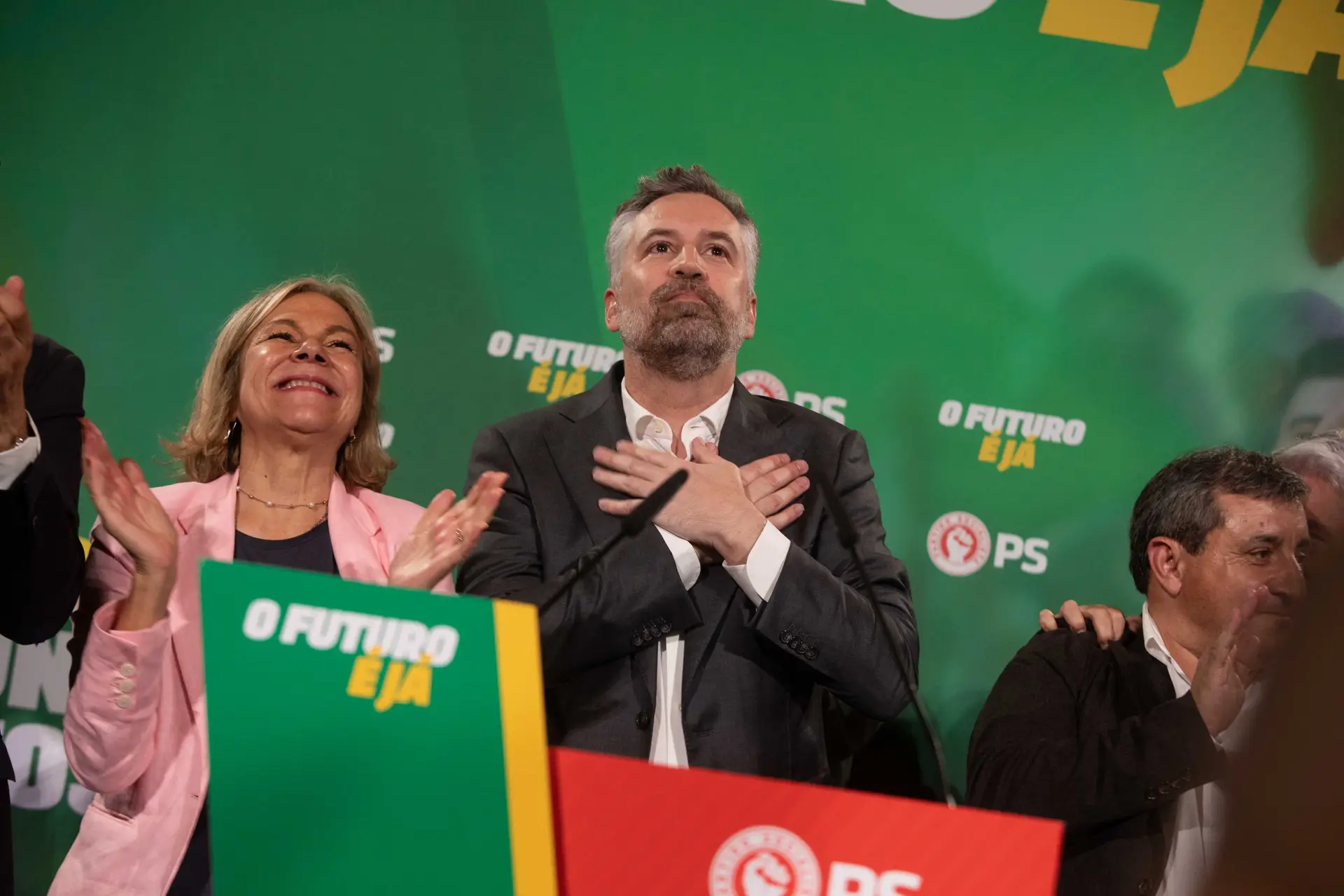 Pedro Nuno Santos muda discurso: os mesmos ataques a Montenegro, mas mais compromissos de governo (e um lembrete a Cavaco)