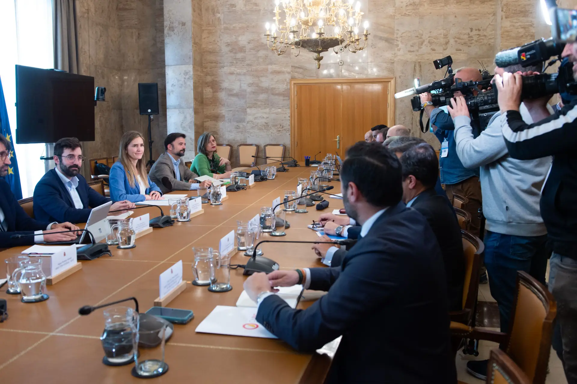 A ministra da Transição Ecológica espanhola, Sara Aagesen, preside a uma reunião de averiguação às causas do apagão
