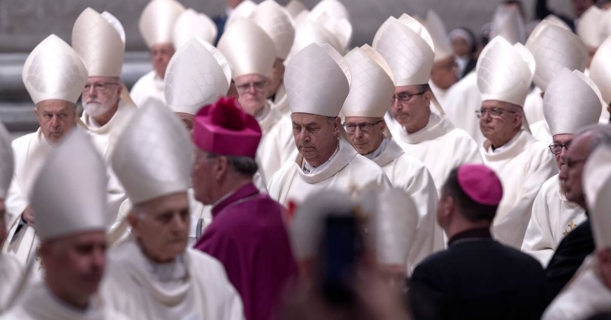 Francisco vai estar presente no conclave e o legado que nele deixou complica a escolha do seu sucessor