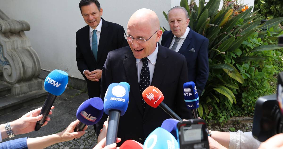 Passos fala, a direita surfa, e a esquerda cola como na geringonça