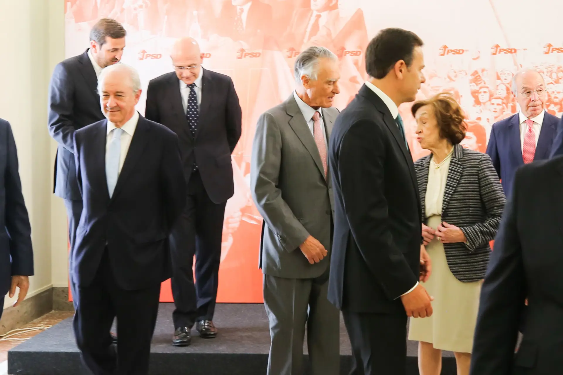 Passos pede "espírito reformista" na união possível para os 51 anos do PSD em campanha; Montenegro quer oito anos de poder
