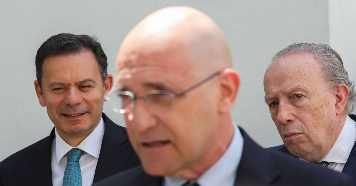 Almoço de ex-líderes do PSD: Passos Coelho pede “espírito reformista”, Montenegro rejeita polémica e diz confiar “no juízo dos portugueses”
