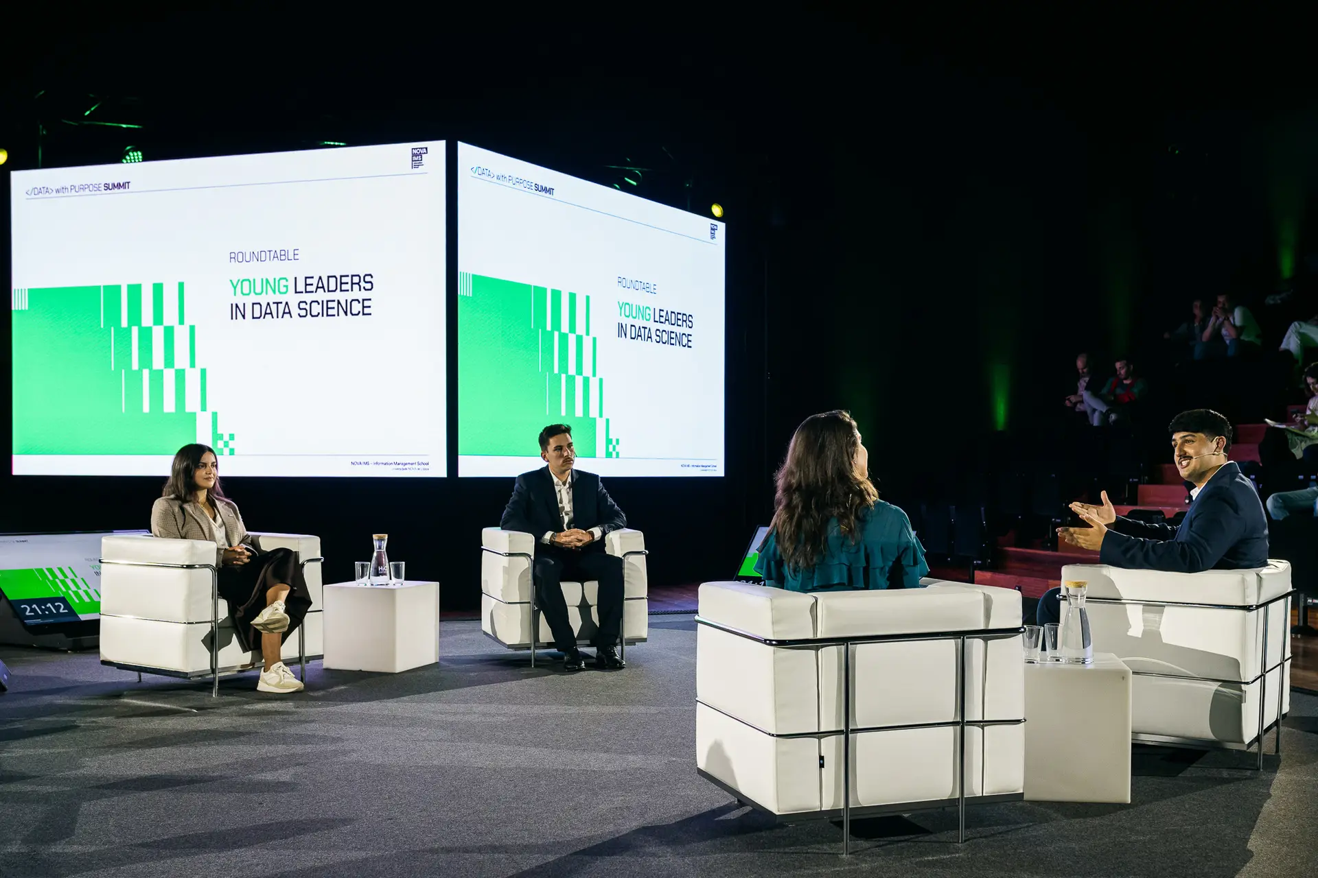 Os debates da tarde começaram com uma conversa com jovens líderes na área da ciência de dados. Marcaram presença Margarida Sardinha, president da Junior Data Consulting, Marco Martins, president da Associação de estudantes da NOVA IMS, e Abdul Rehman Khan, president da NOVAe
