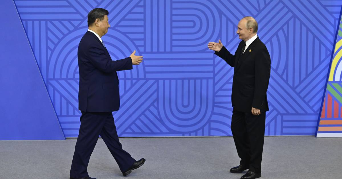 Xi Jinping regressa a Moscovo para o “enésimo” encontro com Vladimir Putin, sem esquecer a União Europeia