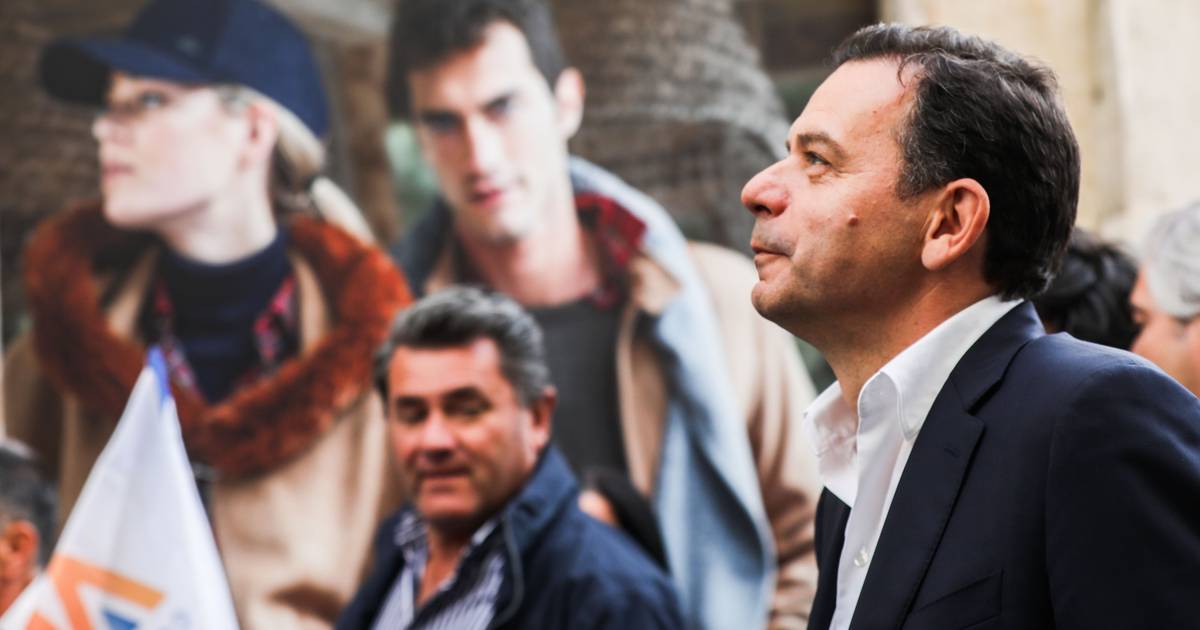 Tribunal rejeita retirada de cartazes do Chega: "Tenho de respeitar", diz Montenegro