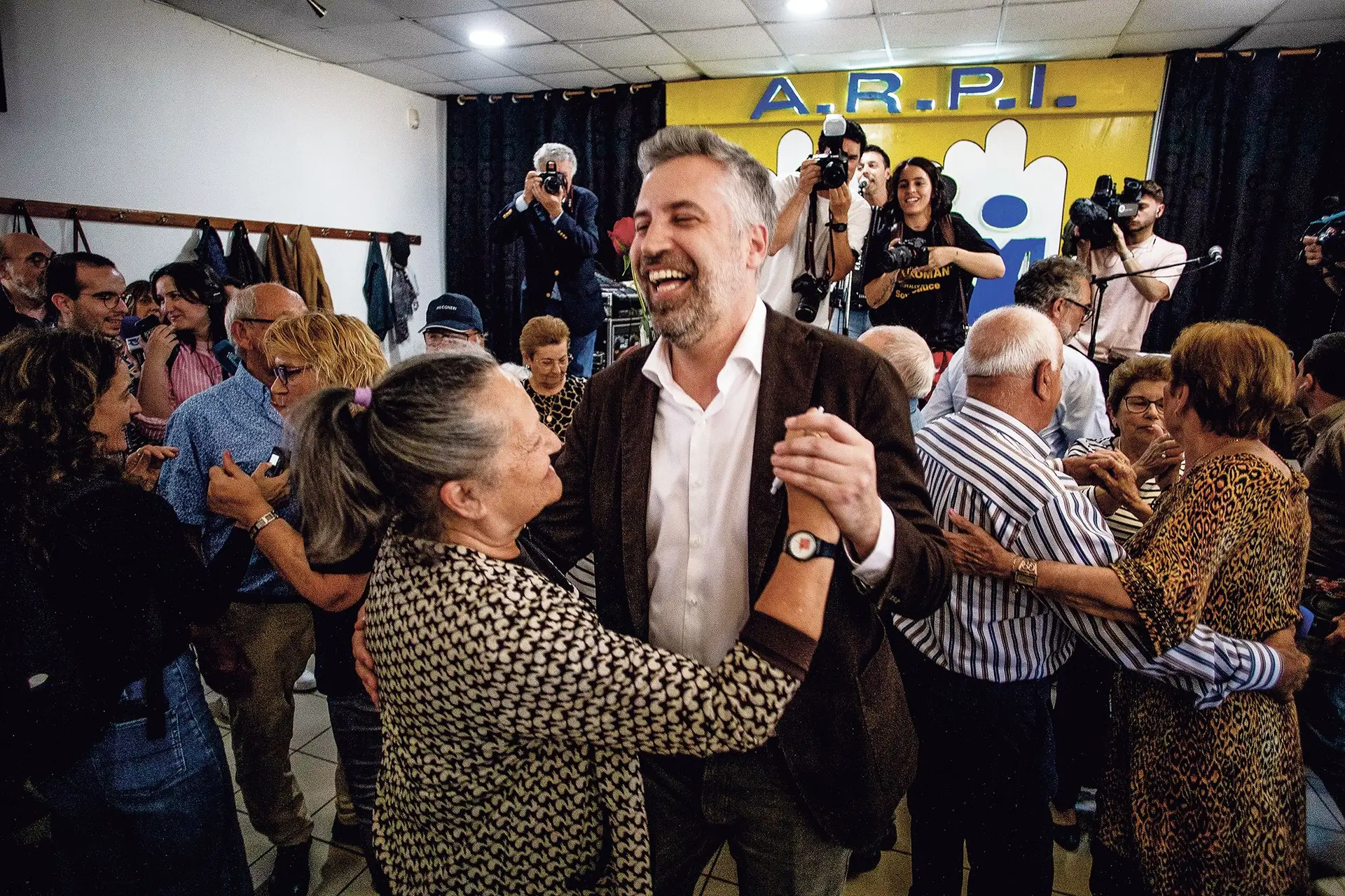 Pedro Nuno Santos numa associação de reformados no Algarve: todos os dias fala para os mais velhos