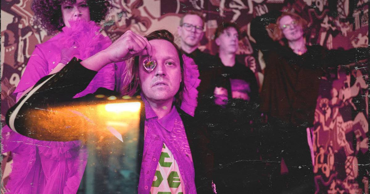 Os Arcade Fire ainda não estão prontos para o funeral, mas parecem um elefante numa loja de porcelanas: já ouvimos o novo álbum