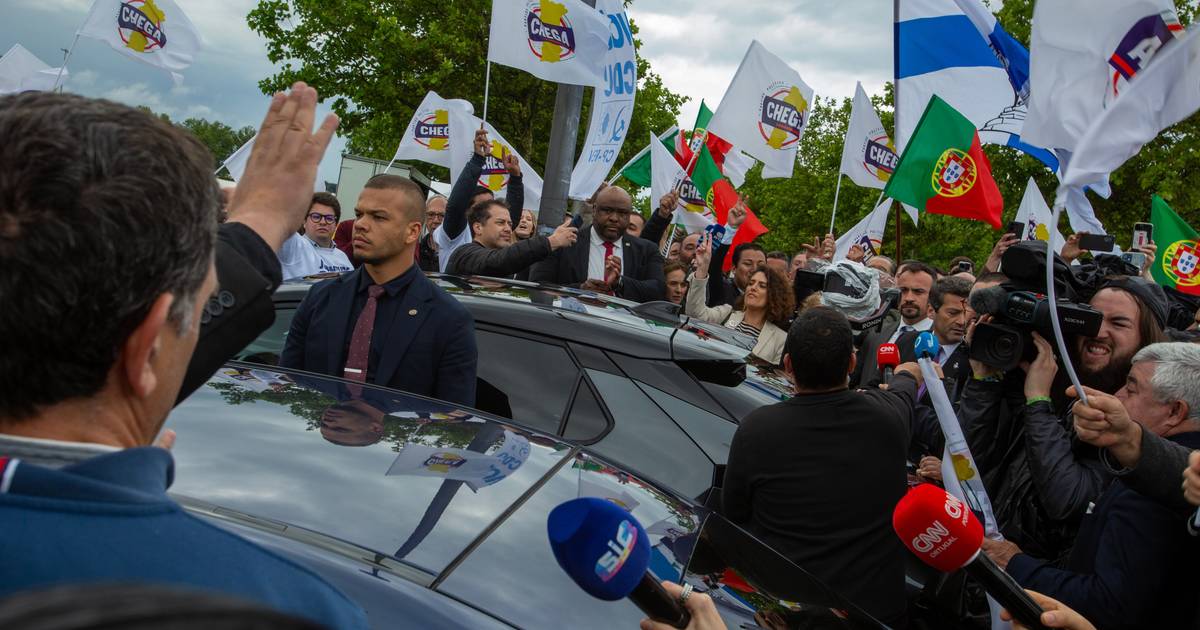 Novo dia, novo protesto contra Ventura: “Não têm de andar atrás de mim pelo país todo!”
