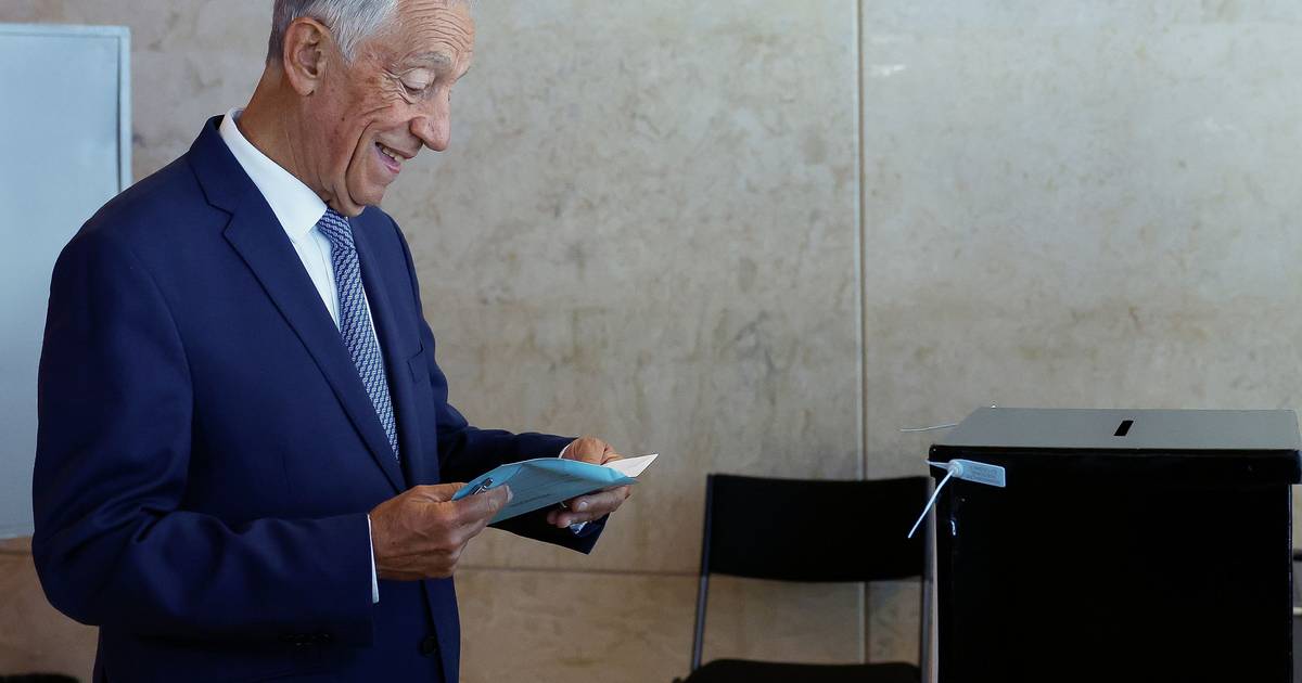 Presidente da República votou antecipadamente e lembra aos portugueses que não podem "corrigir" voto durante pelo menos um ano