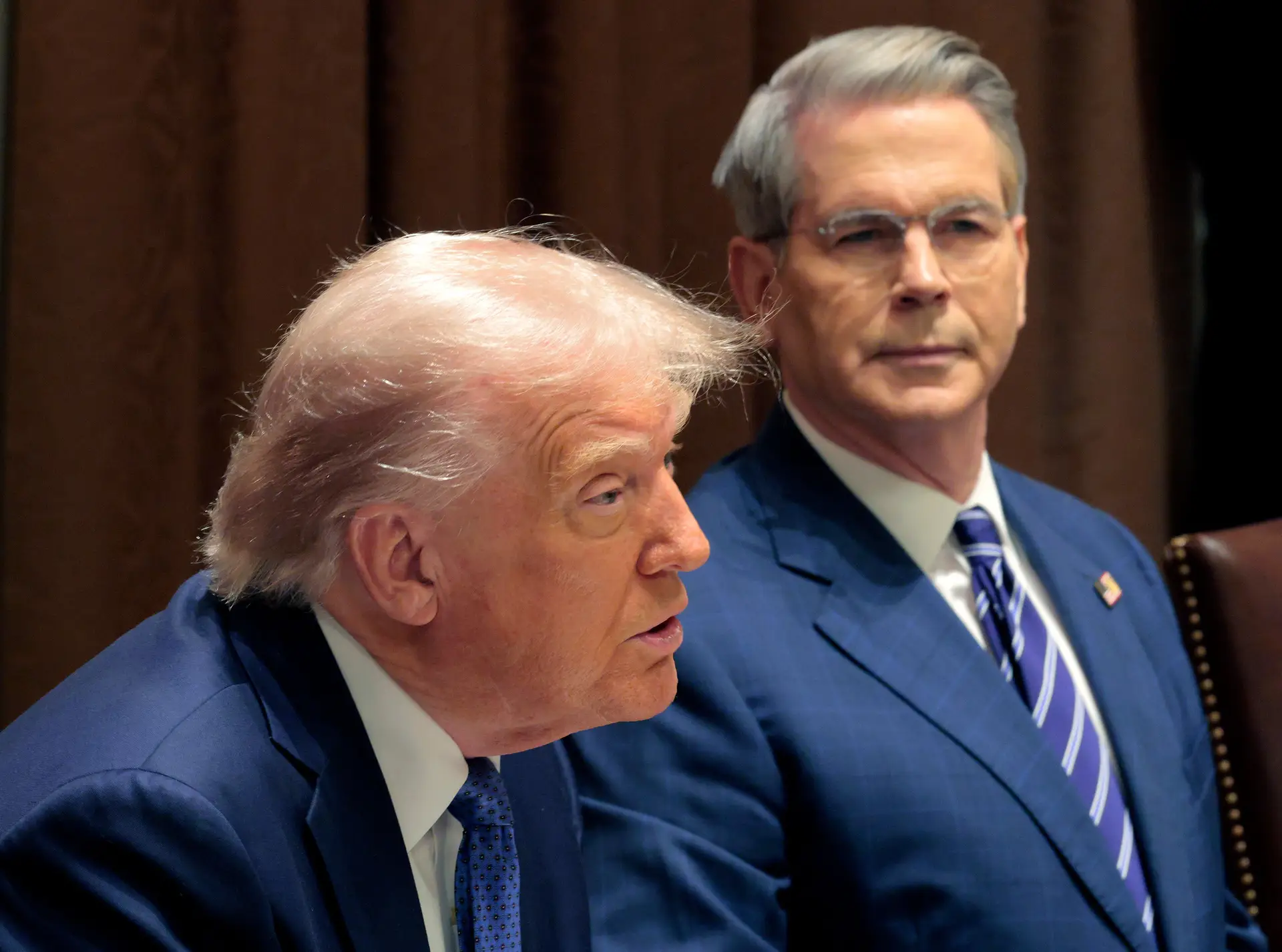 Donald Trump e Scott Bessent, ministro do Tesouro