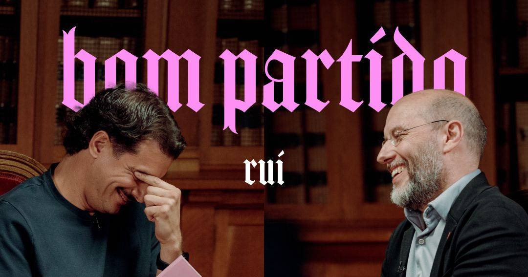 Rui, és um bom partido? “Um tipo assume a careca, passa o pente zero e ainda tem a líder parlamentar a dizer para pentear as sobrancelhas”