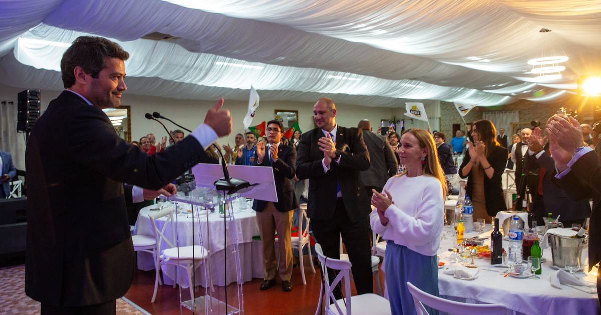 Dia focado no interior termina com Ventura a tentar tranquilizar jovens: “Qual é o papão de pensar que pode ganhar outro partido?”