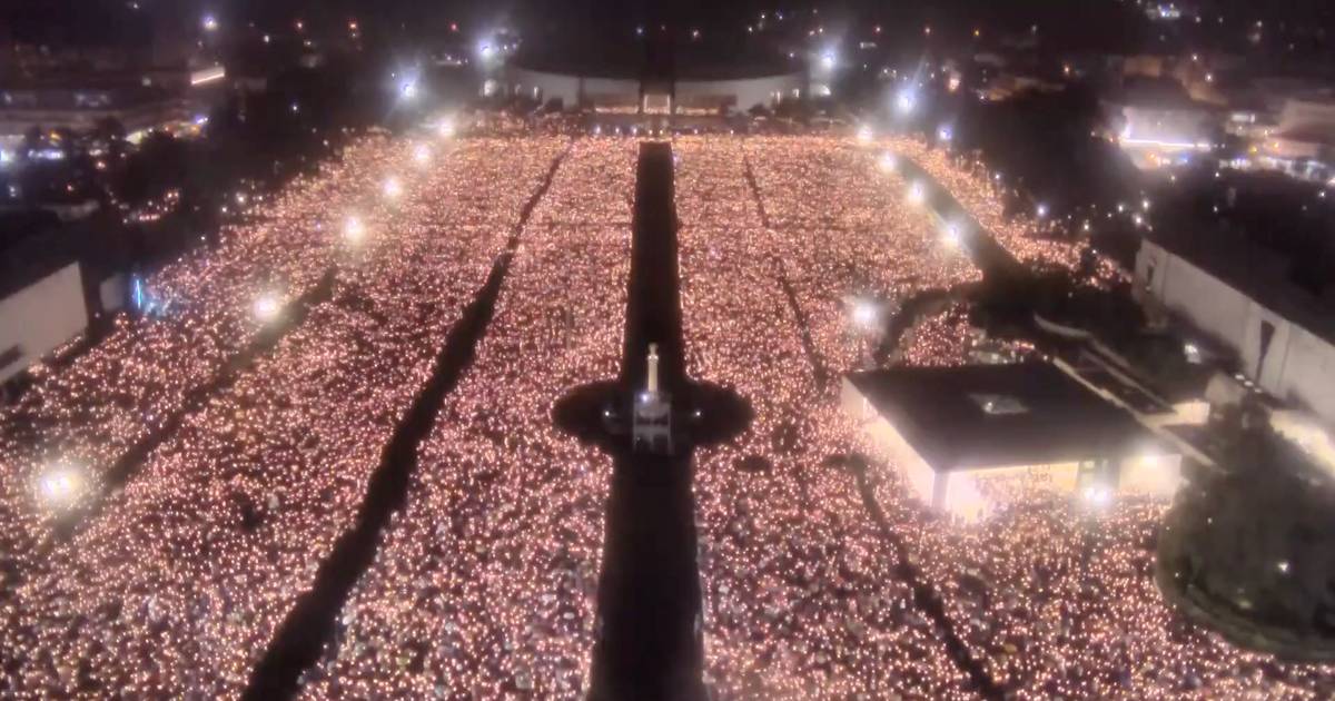Procissão das Velas: Santuário de Fátima lotado na primeira peregrinação depois da morte do Papa Francisco