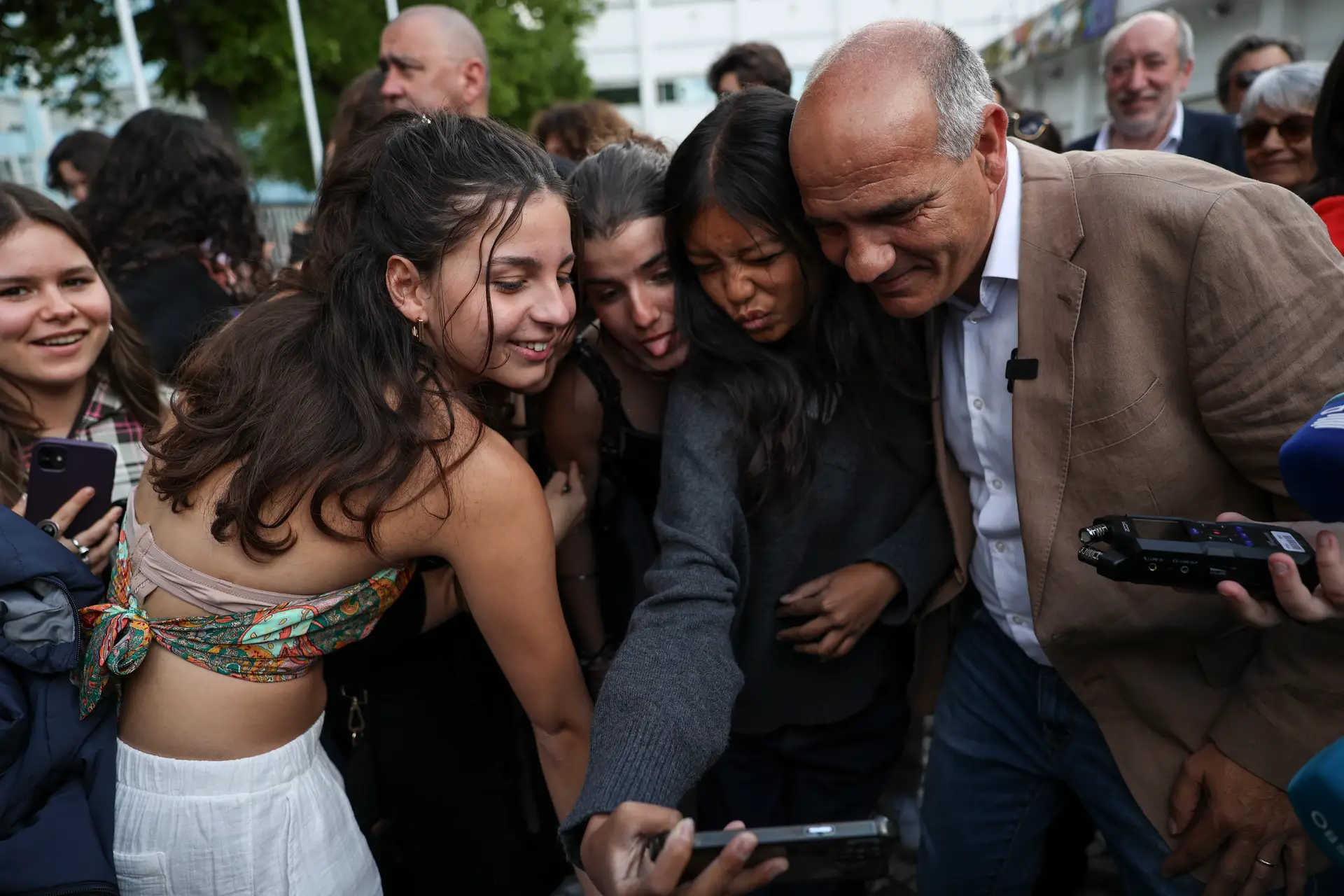 "Camarada” Raimundo foi à escola e mostrou “grande confiança” na reeleição de seis deputados