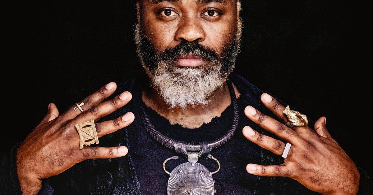 “Quando me davam uma música na escola, eu perguntava: ‘para que serve esta canção?’”: entrevista a Nduduzo Makhathini na estreia em Portugal