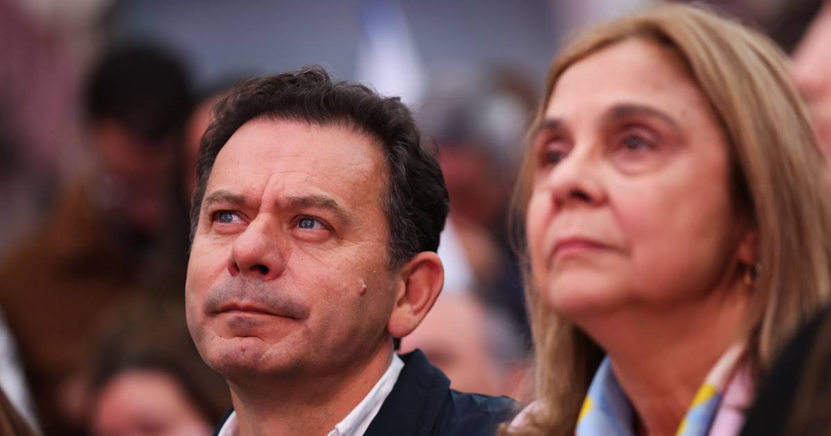 “É rija”: Montenegro elogia Ana Paula Martins e ministra critica oposição
