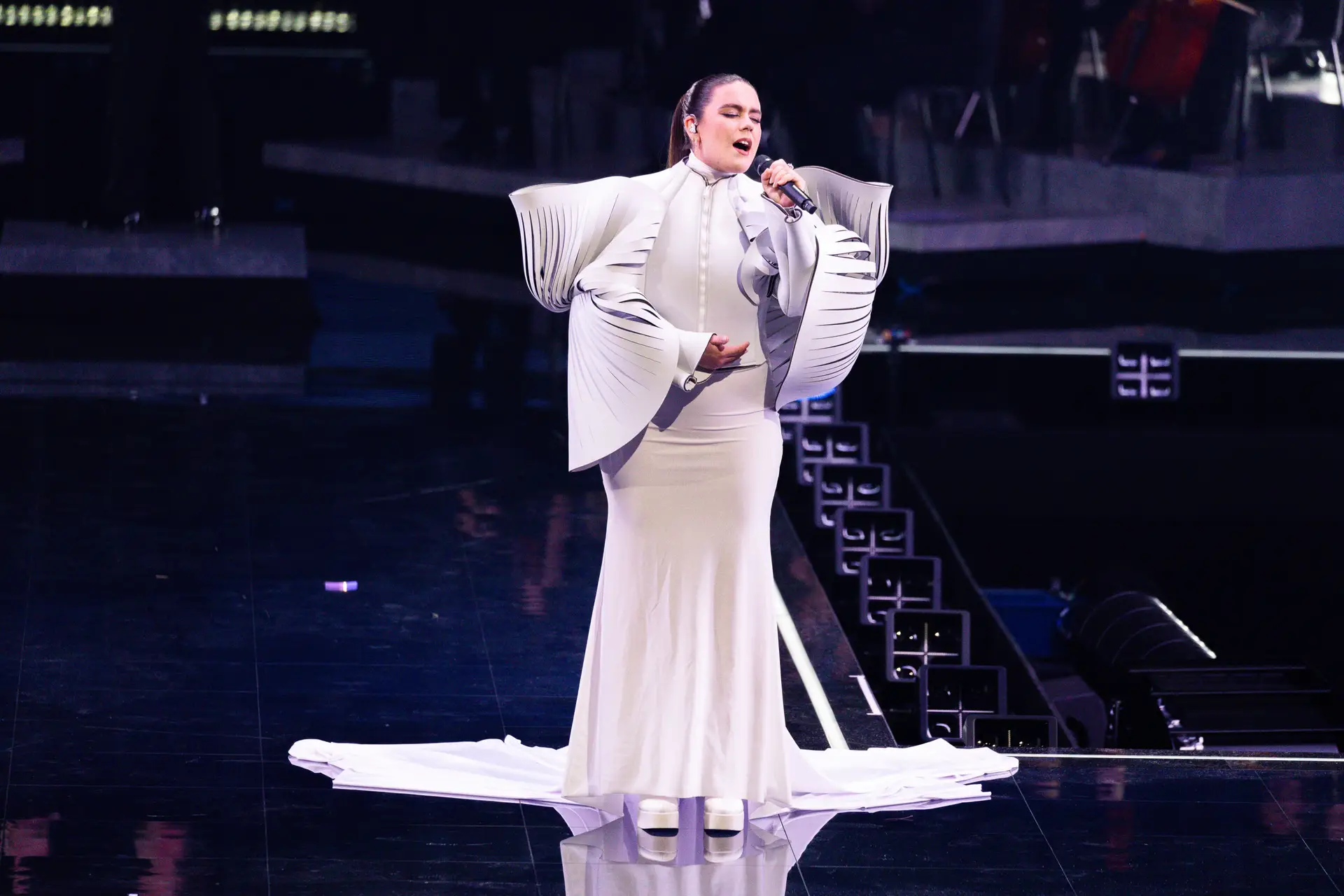 Iolanda na homenagem a Céline Dion no Festival da Eurovisão 2025