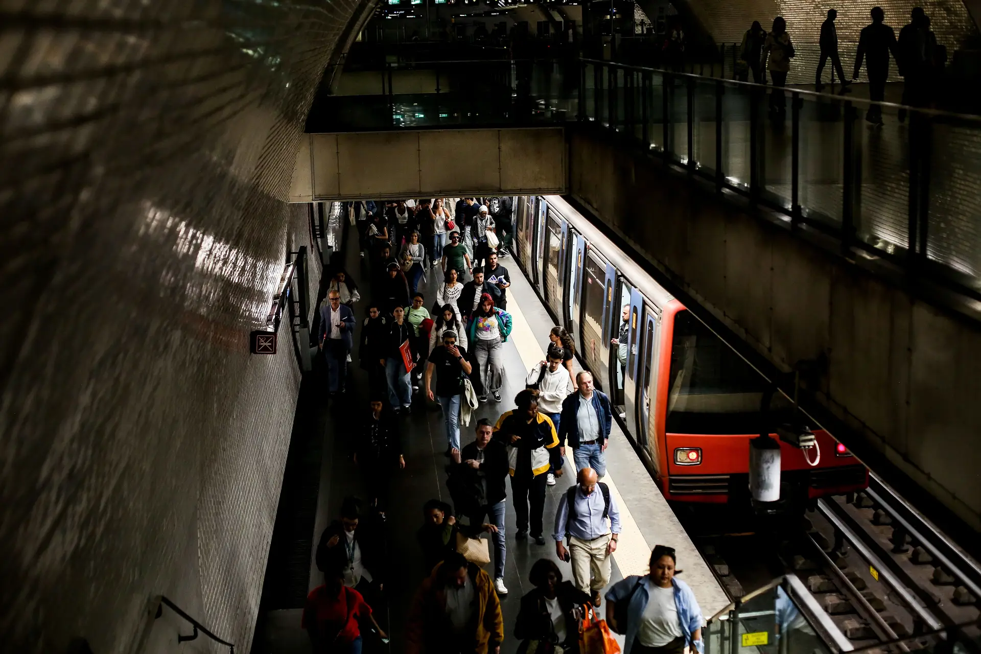 Transportes públicos. Metropolitano de Lisboa. Metro.