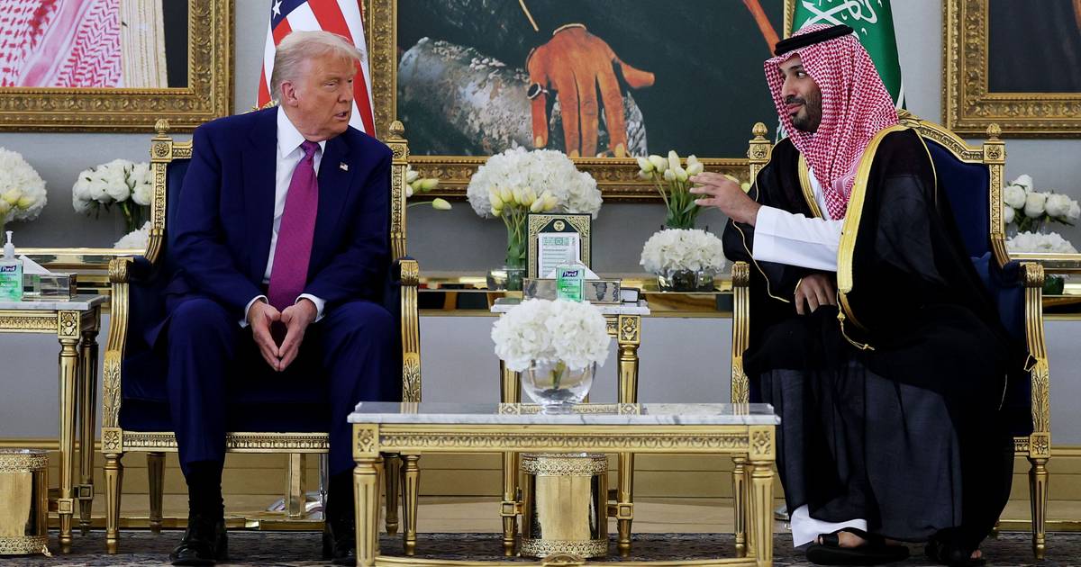Donald Trump já está em Riade: príncipe herdeiro saudita recebe o Presidente norte-americano