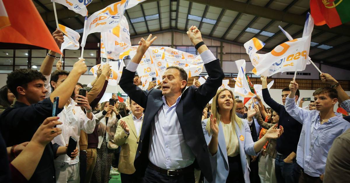 "Deixem-nos governar quatro anos", pediu Montenegro numa sala "um bocadinho fria"