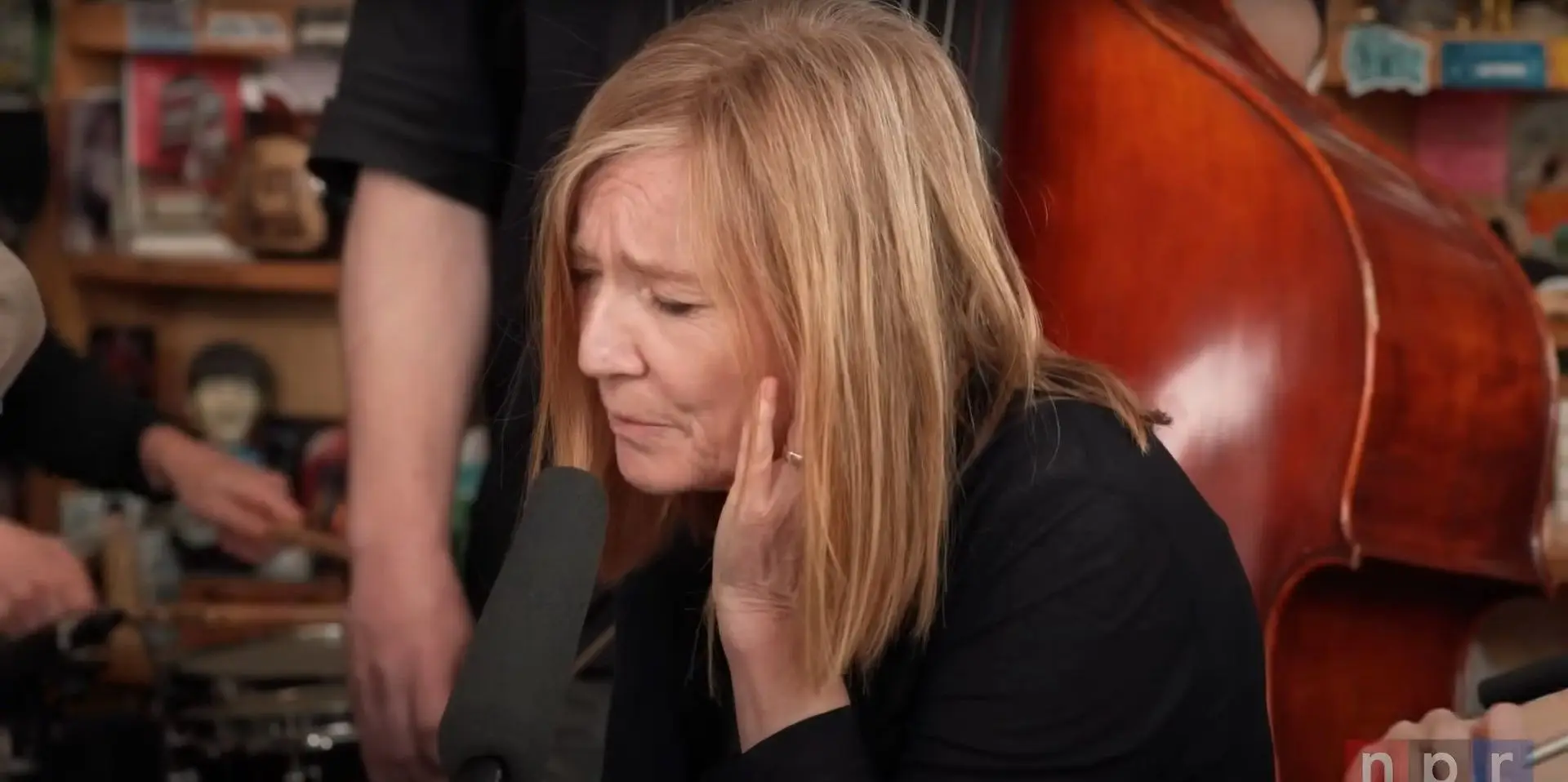 Beth Gibbons deu um “Tiny Desk Concert” de cortar a respiração: veja o vídeo