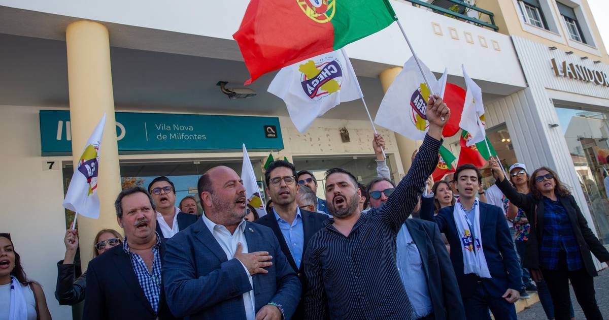Sem Ventura, Chega foi a Milfontes atacar a imigração que foi pouco visível nas ruas
