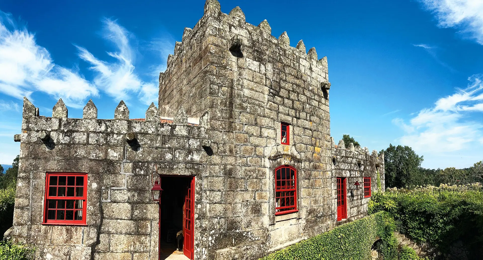 O hotel Vila Galé no Paço do Curutêlo, em Ponte de Lima, inaugura a 17 de maio sem a parte do castelo concluída, para a qual já foram acordados ajustes
