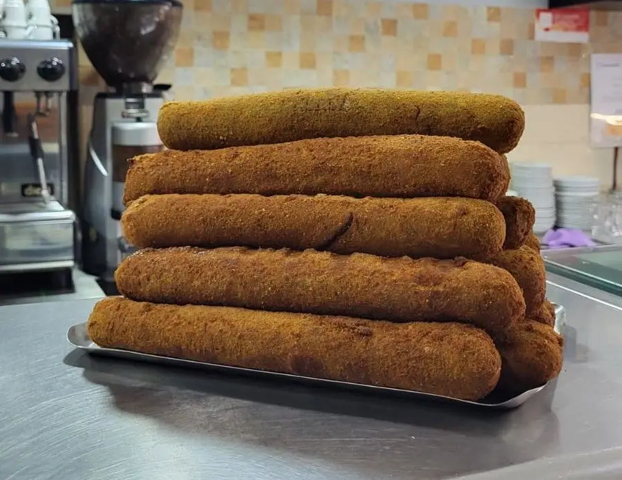 Quando o tamanho conta! À venda em Lisboa, este é o maior croquete de Portugal