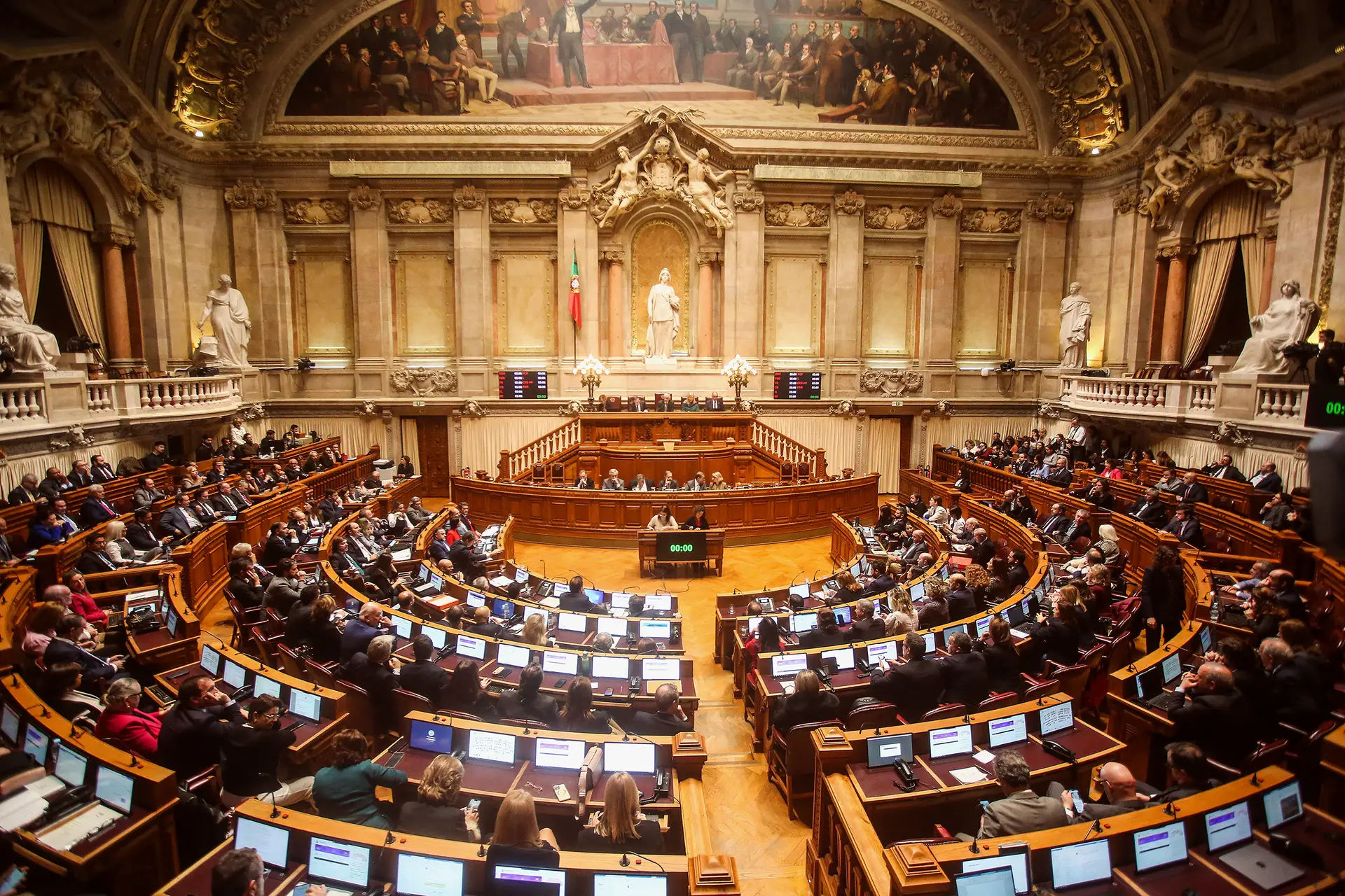 Maioria dos partidos não inclui custo das medidas nos seus programas eleitorais