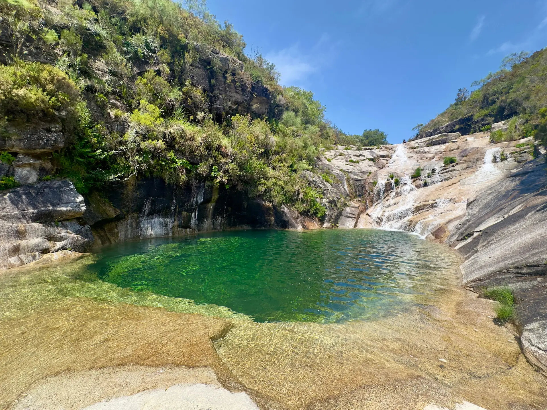Conheça o trilho que ajuda a descobrir sete lagoas paradisíacas do Parque Nacional da Peneda-Gerês