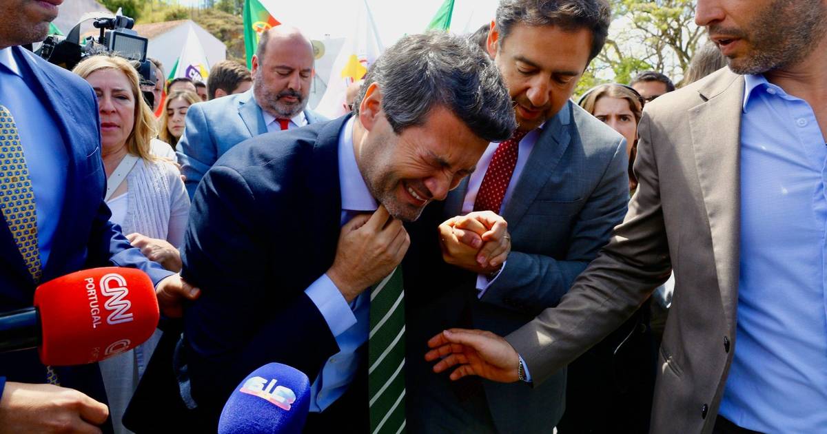 Ventura volta a sentir-se mal e é retirado da campanha
