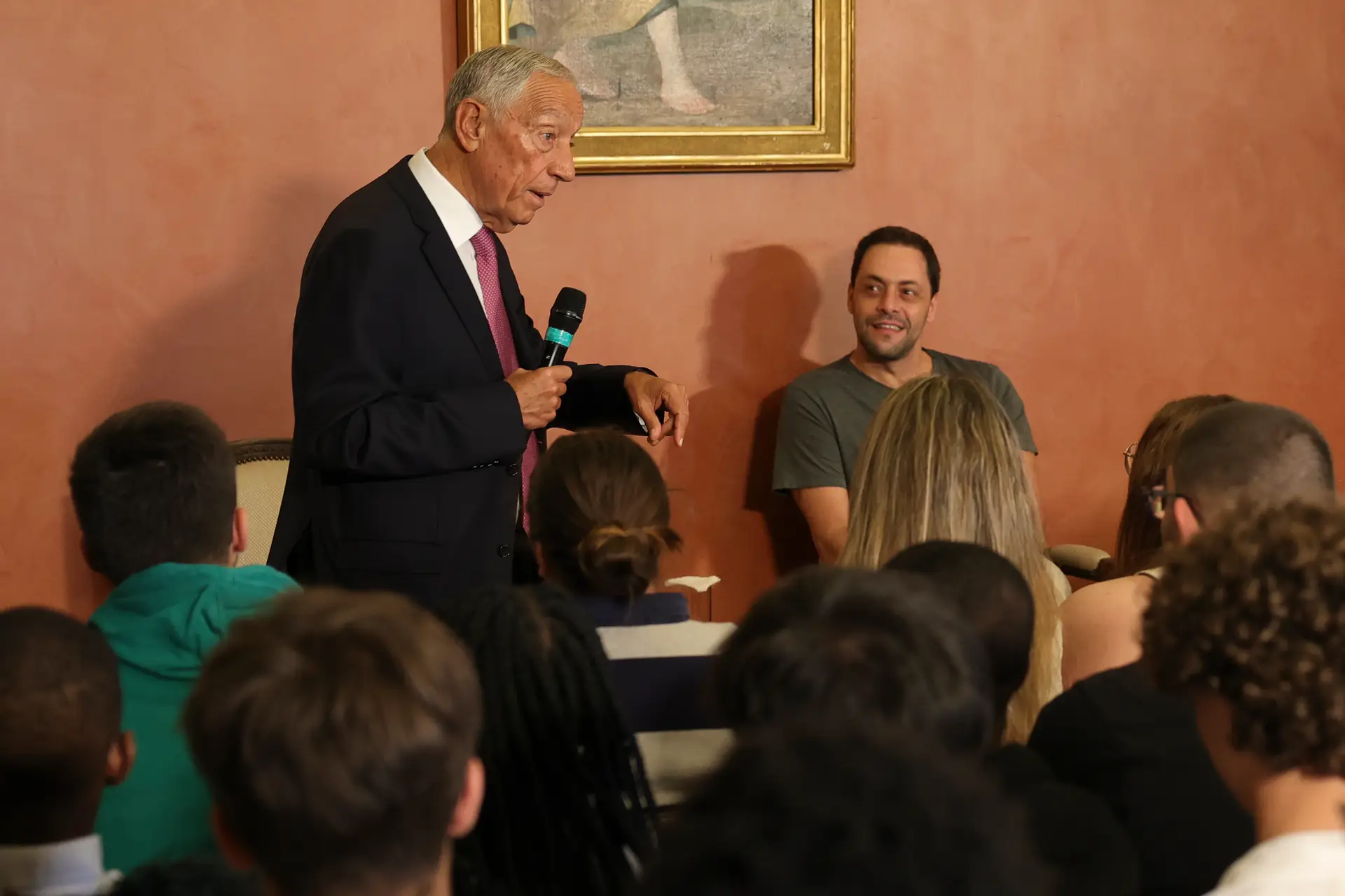 Marcelo afirma que irá procurar solução "melhor ou menos má" e que "decisivo é o povo"