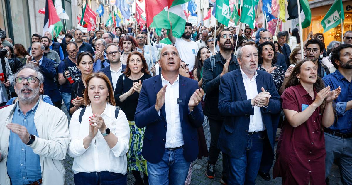 “Era o que faltava a vida da maioria continuar como estava”: com Jerónimo e Carvalhas, CDU pediu mais força para a “resistência” no Chiado