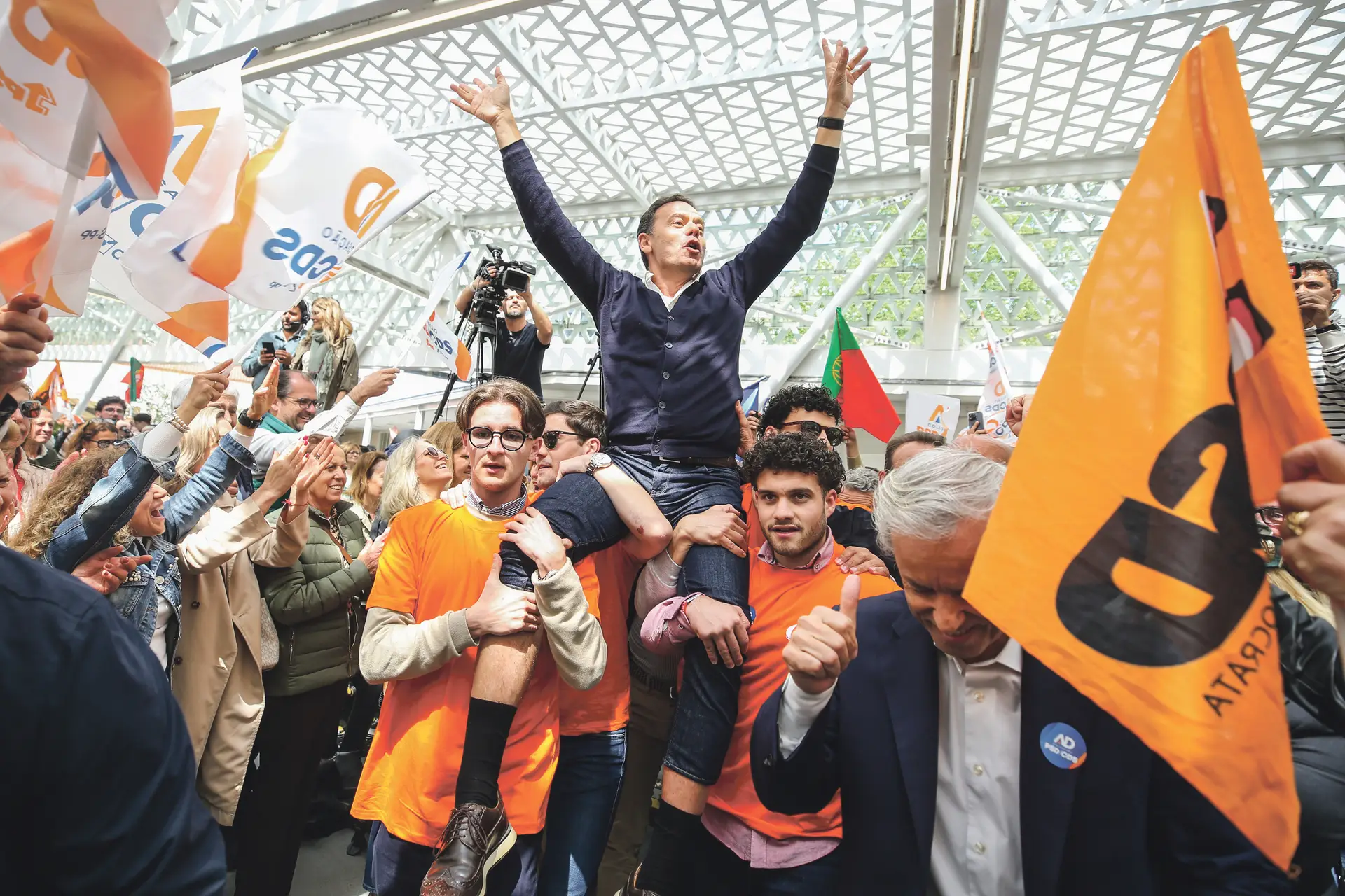 Montenegro em Famalicão, onde disse que sente a responsabilidade de ser “um farol” para o país