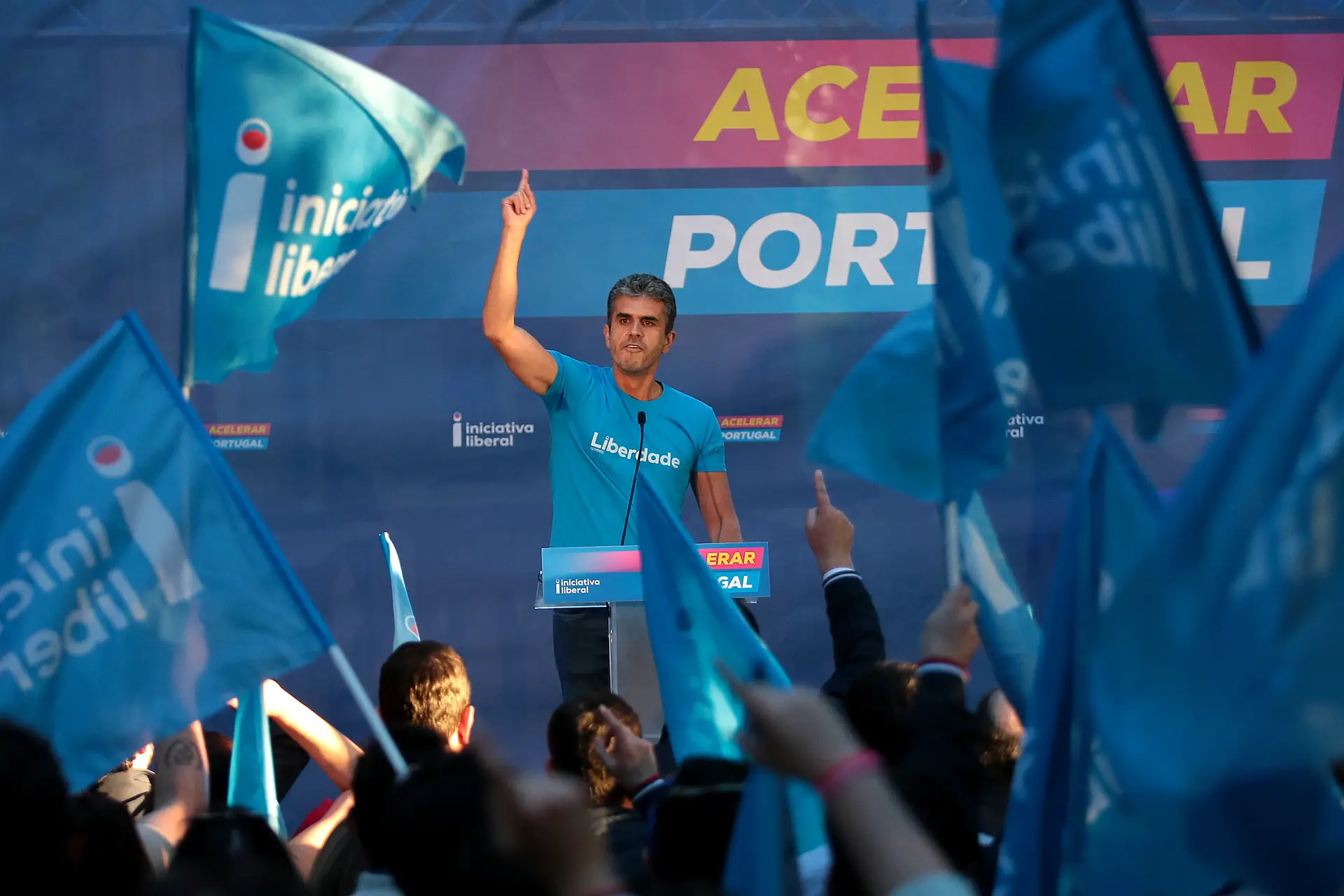 Guimarães Pinto avisa que IL só será "aliada" da AD com um "bom governo", Rocha quer reter jovens e trazer a "luz que ilumina a Europa"
