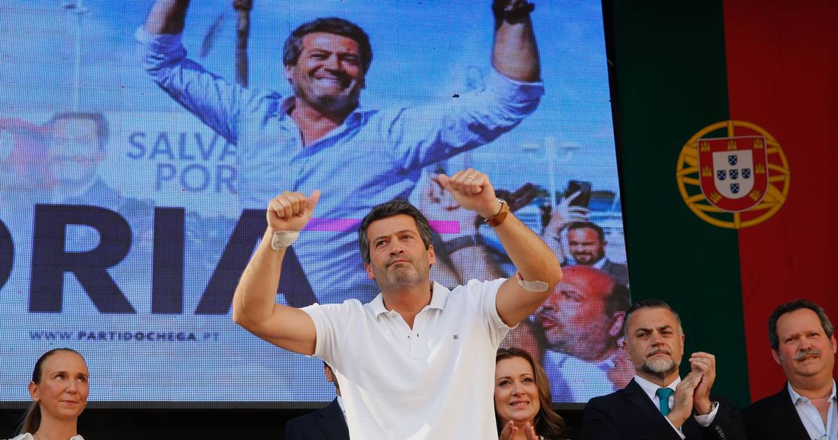 Ventura encerra campanha do Chega repleta de referências religiosas e de lágrimas