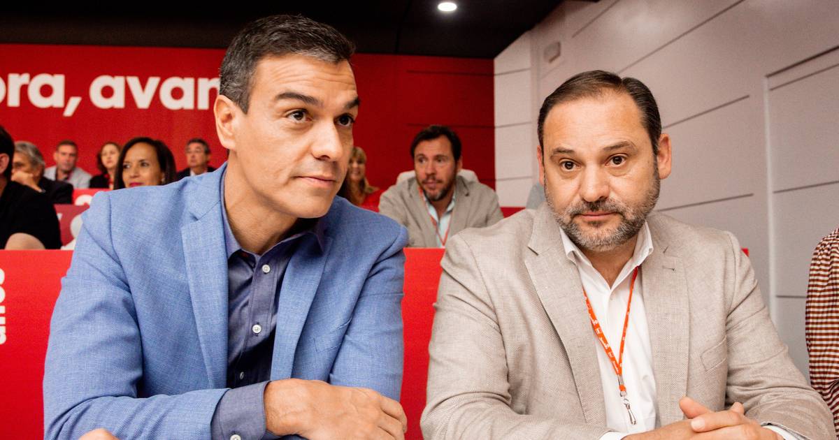 “Diz ao Page que me largue os tomates”: Pedro Sánchez apanhado em trocas de mensagens comprometedoras