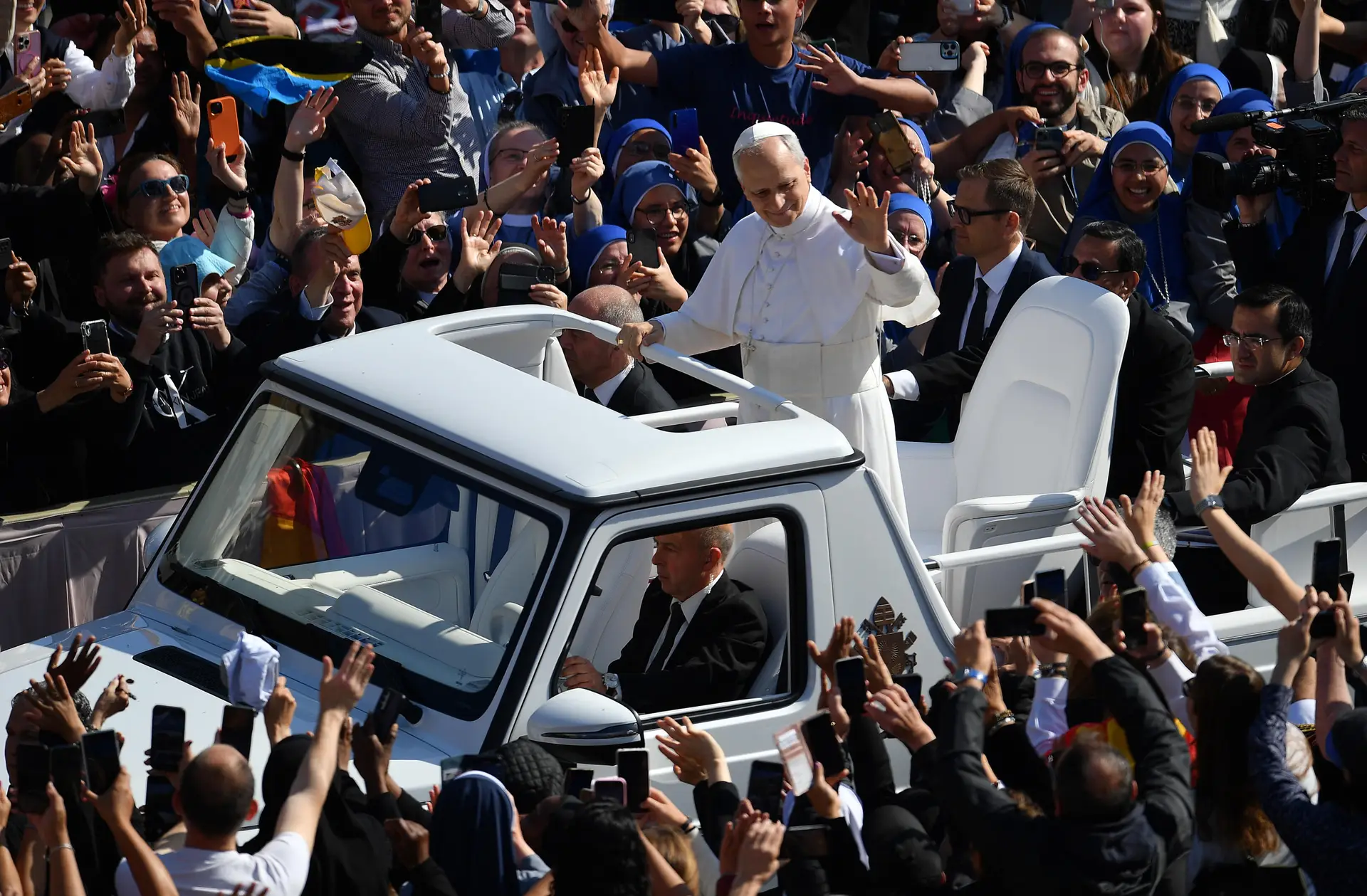 Papa no Vaticano no dia da sua primeira missa pública