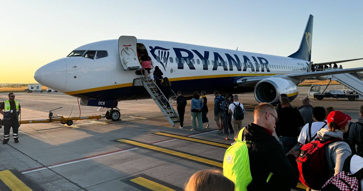Ryanair reduz mais 1,2 milhões de lugares nos aeroportos espanhóis