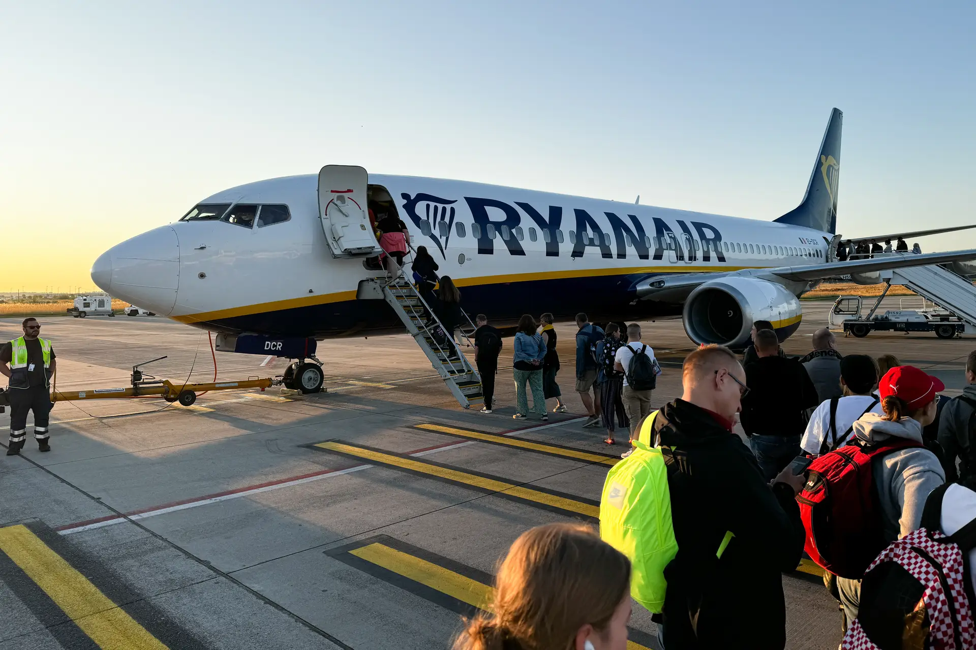 EasyJet, Norwegian, Ryanair, Volotea, Vueling, Transavia e Wizzair acusadas de cobrar bagagem de mão: denúncia foi apresentada em Bruxelas