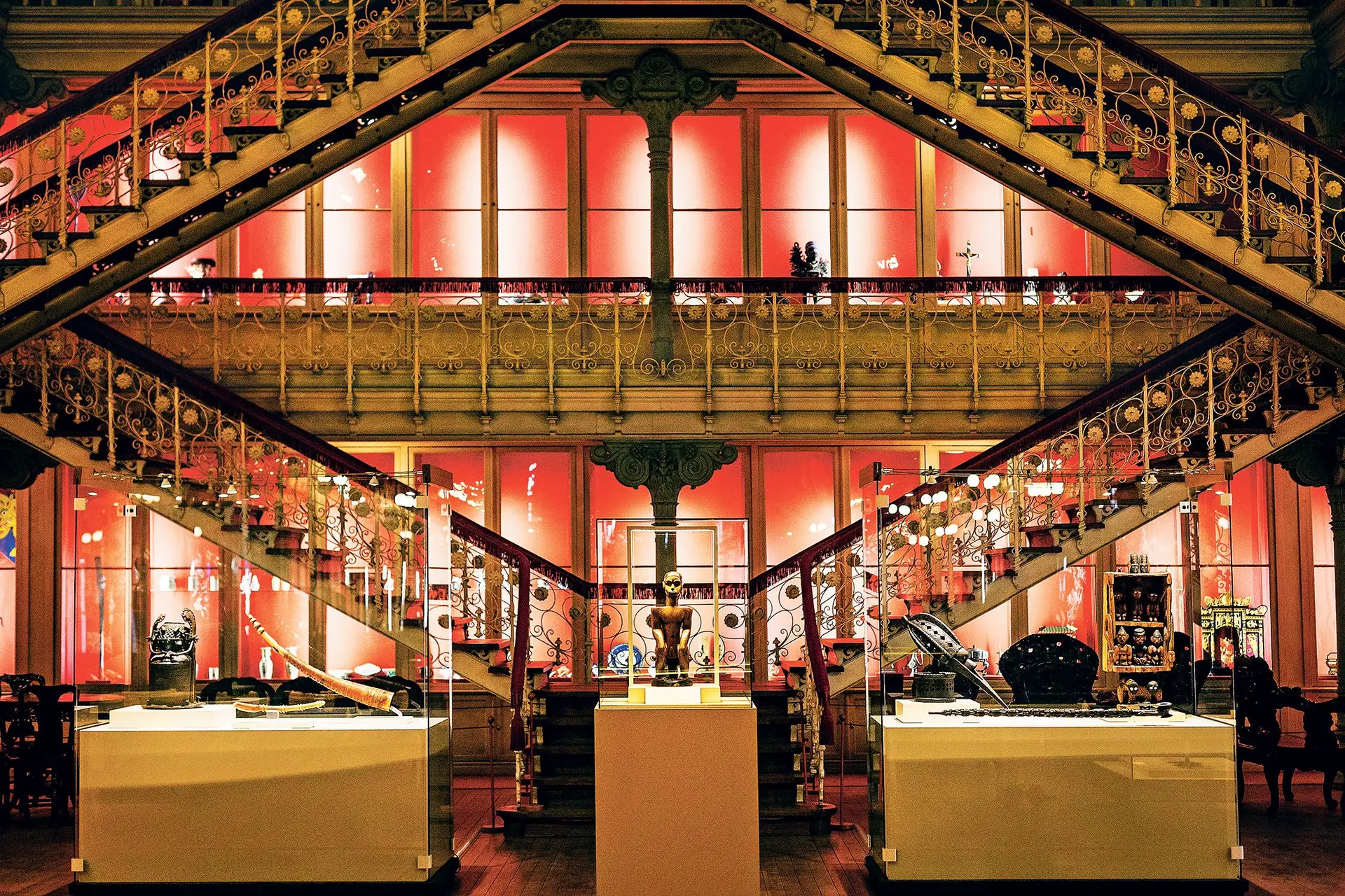 Em 2018, quando o Expresso fez estas fotografias, a situação do edifício da Sociedade de Geografia já era grave. Desde então, as condições degradaram-se. O museu está fechado e sem direção