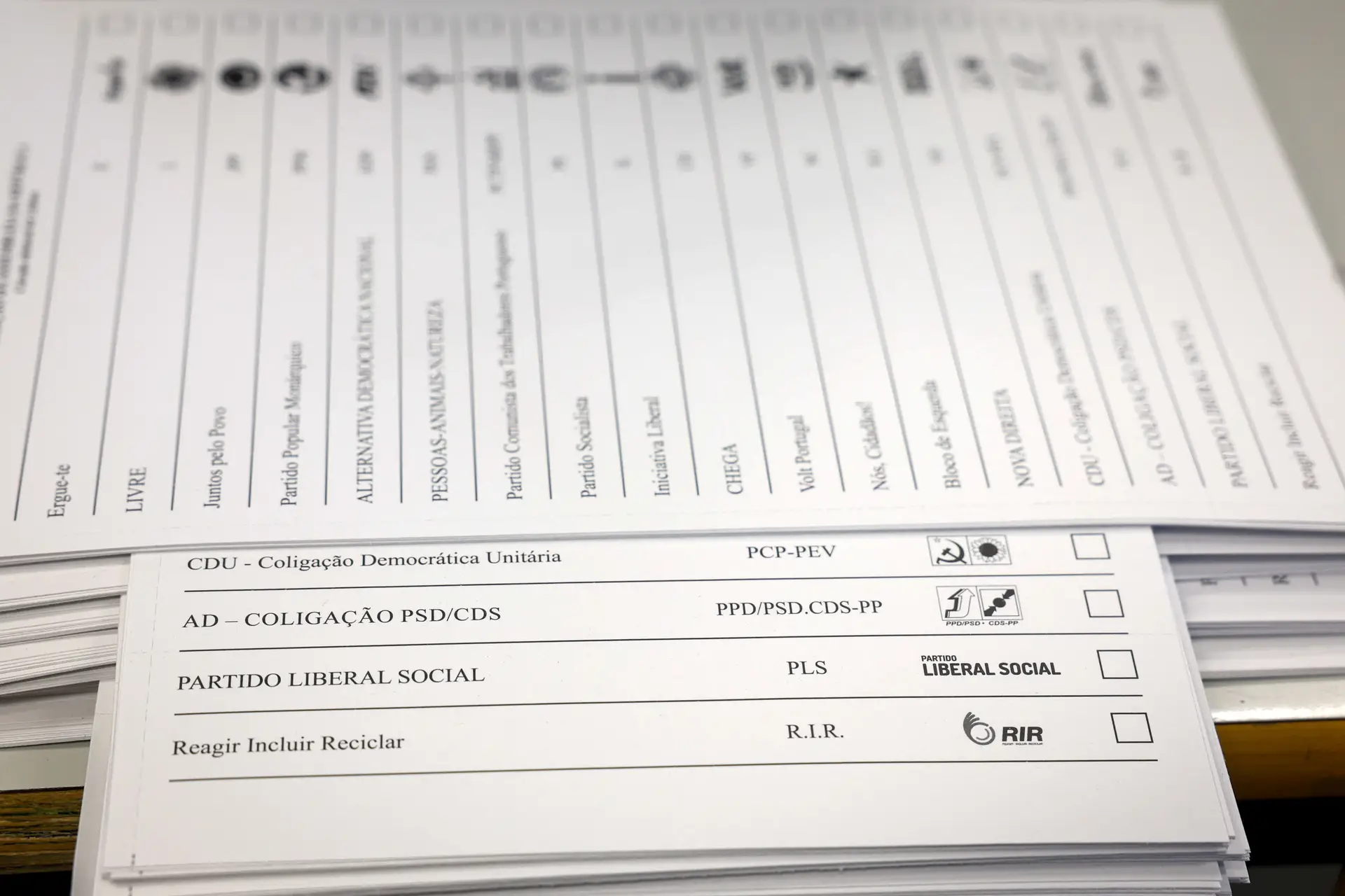 Círculos eleitorais da emigração com votação em linha com 2024
