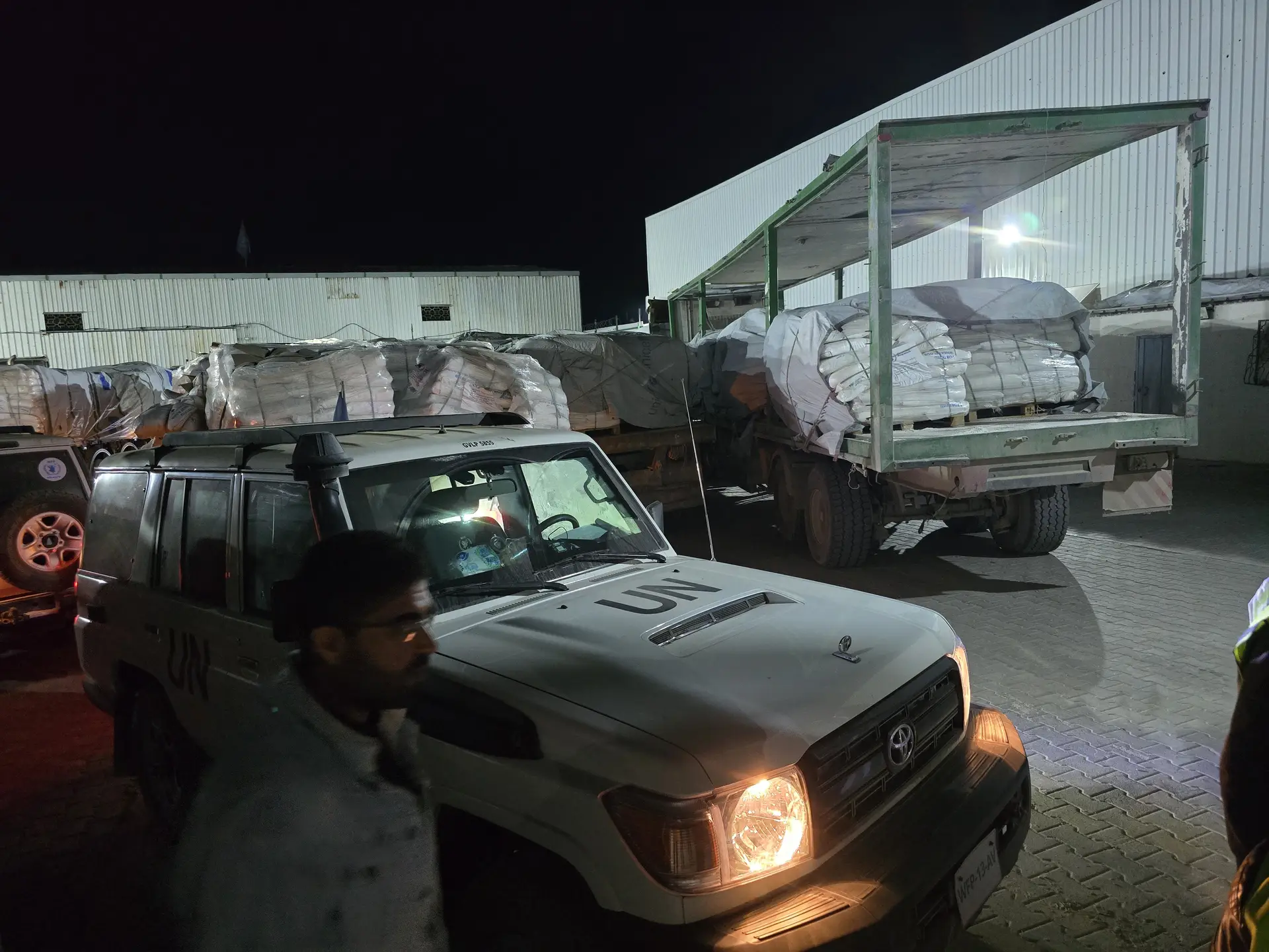 Gaza: ONU recolheu e começou a distribuir 90 camiões de ajuda humanitária, pela primeira vez desde o bloqueio total