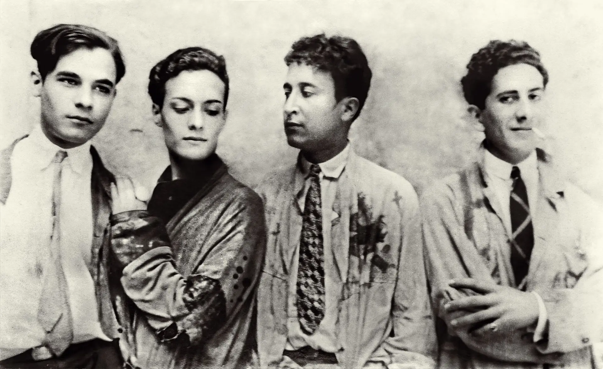 Na Escola de Belas-Artes de Lisboa, em 1927: Henrique Albuquerque Bettencourt, Júlio de Sousa, José Tagarro e Rui Roque Gameiro (da esq. para a dir.)