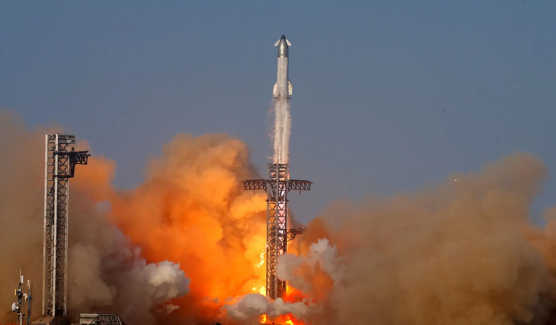 Foguetão Starship atingiu órbita terrestre antes de avariar e cair no oceano Índico