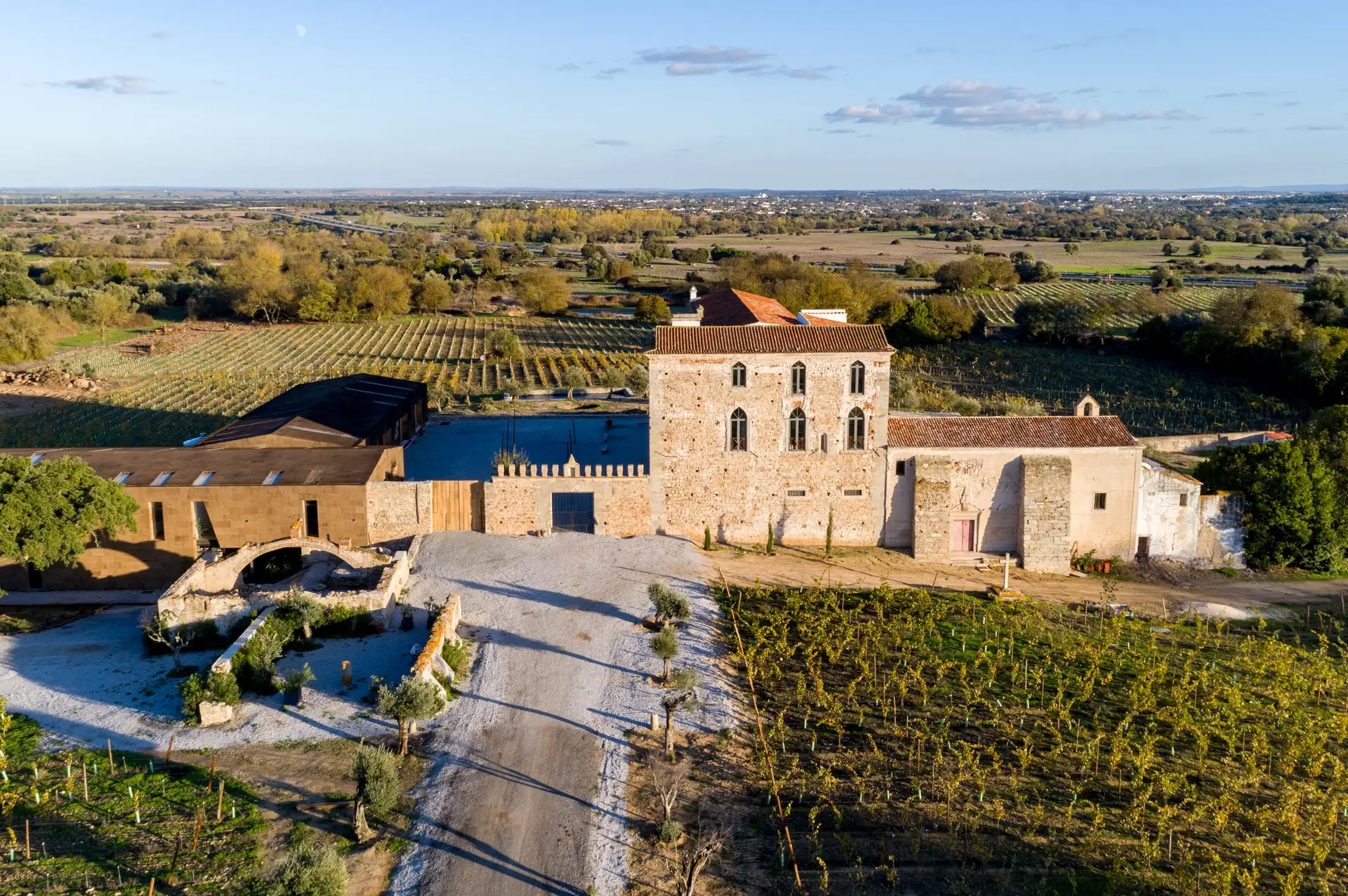 Inserido num paço medieval em Évora, este é o melhor enoturismo de Portugal