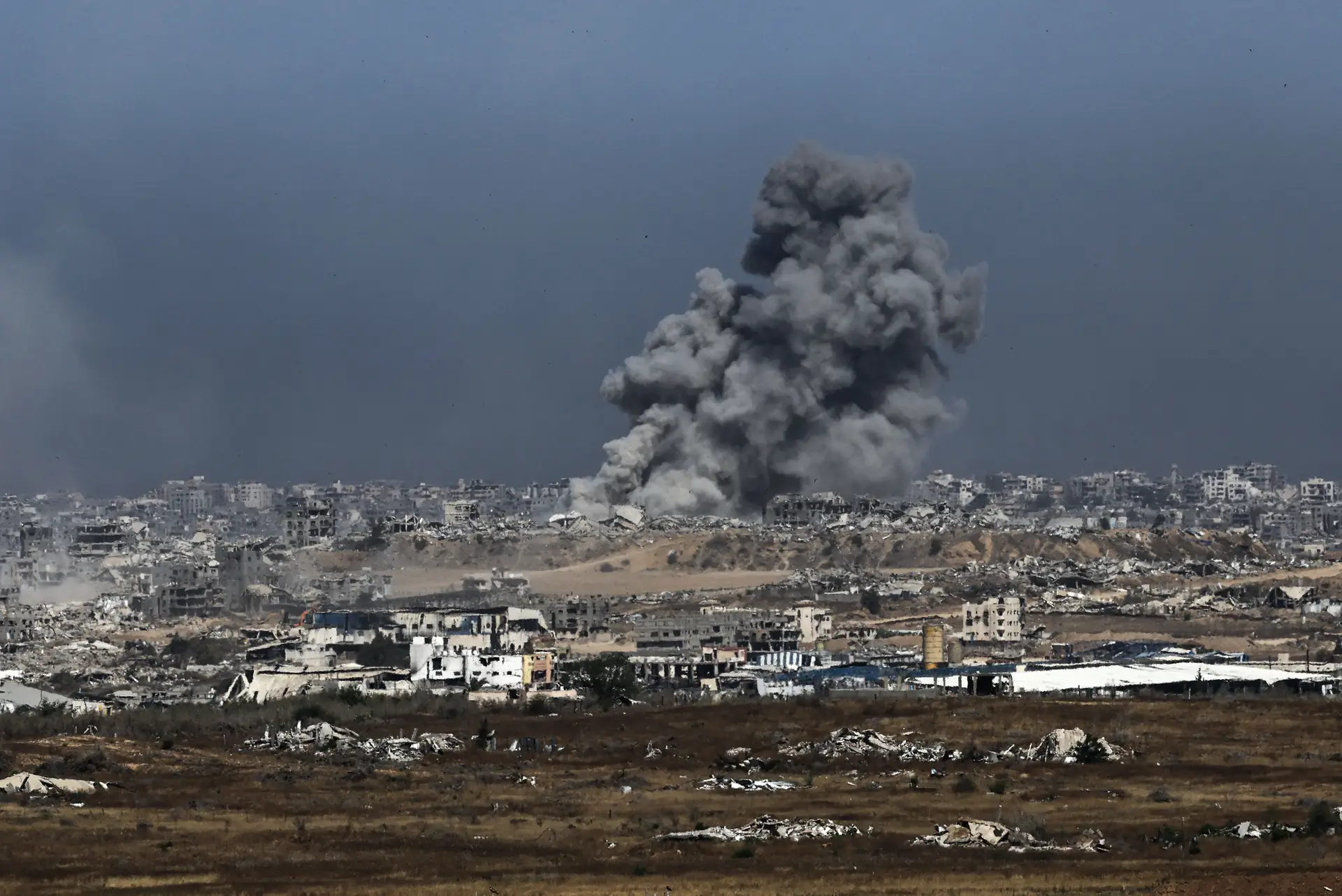 Ataque israelita mata 27 palestinianos que aguardavam ajuda humanitária