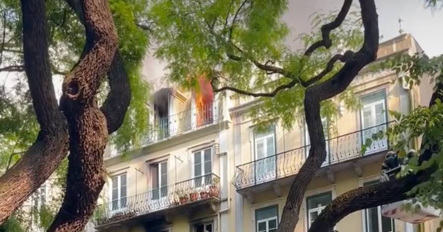 Incêndio Deflagra em Prédio nas Avenidas Novas em Lisboa