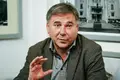 “A promessa de voltar ao passado é irreal”